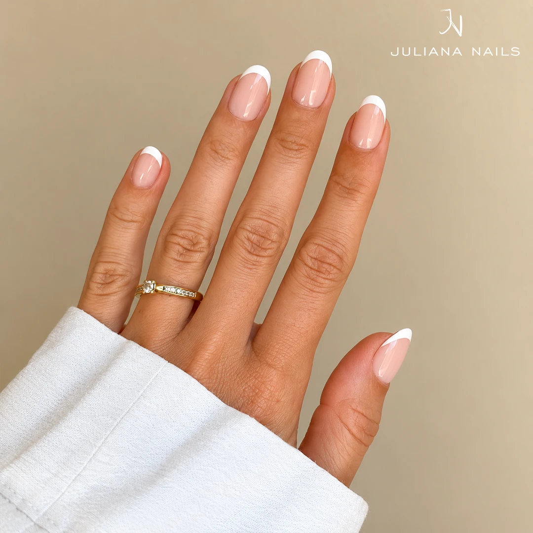 Soft Gel Press Ons – French Affair na modelu