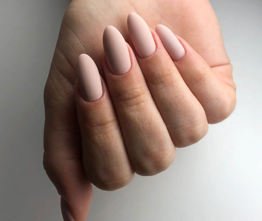 nude nokti