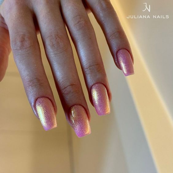 Gel lak Aurora Cowrie Shell
